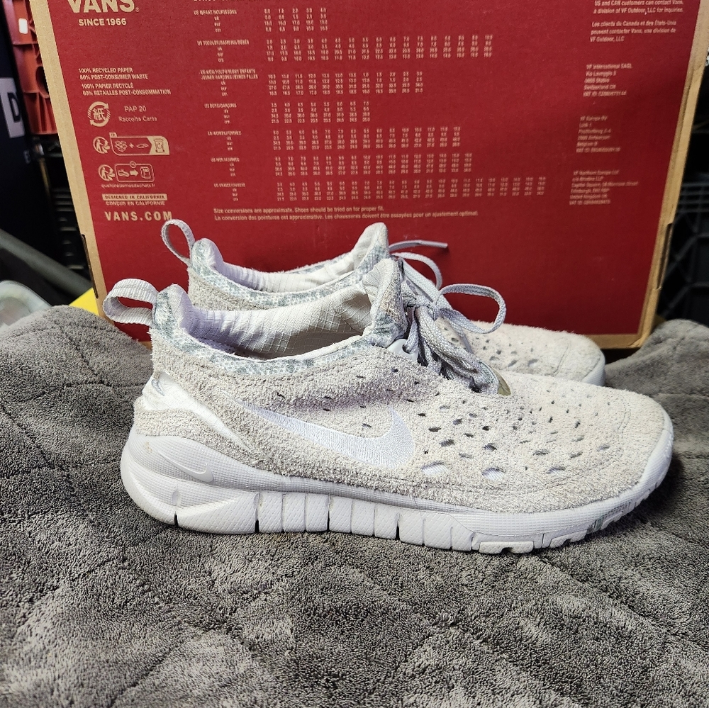 Nike free trail white